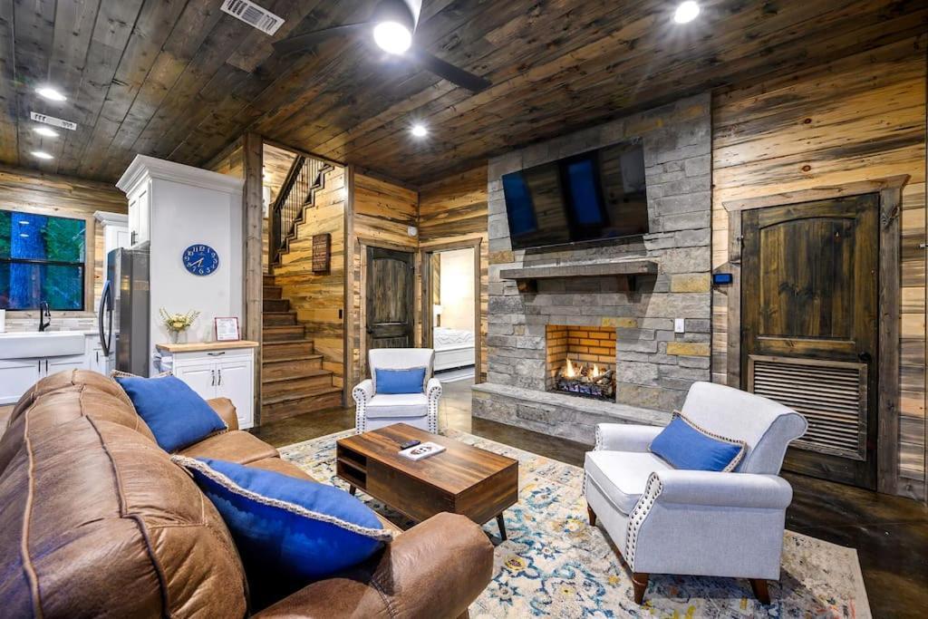 Brand New Luxury 2 Bedroom With Loft And Spa Sleeps 10 ブロークン・ボウ エクステリア 写真